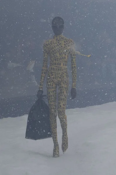 Look 27